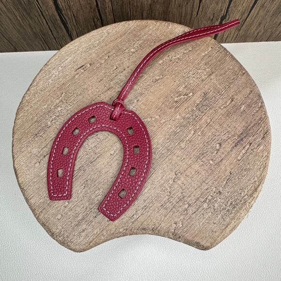 Red Western Purse Charm Horseshoe Bag Charm Maroon Keychain Flair NEW FAST SHIP - Picture 2 of 4